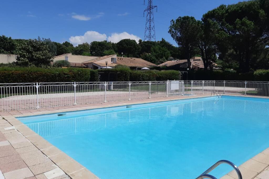 Mazet Dans Residence Avec Piscine バニョル・アン・フォレ エクステリア 写真